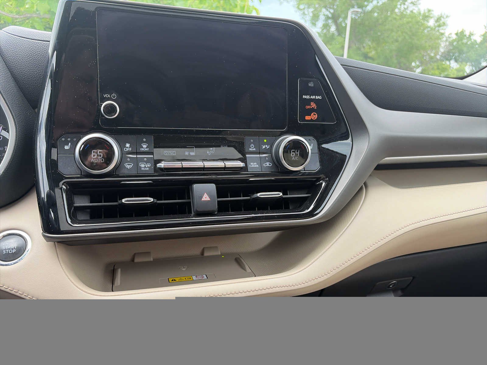 Used 2023 Wind Chill Pearl Toyota XLE image 6