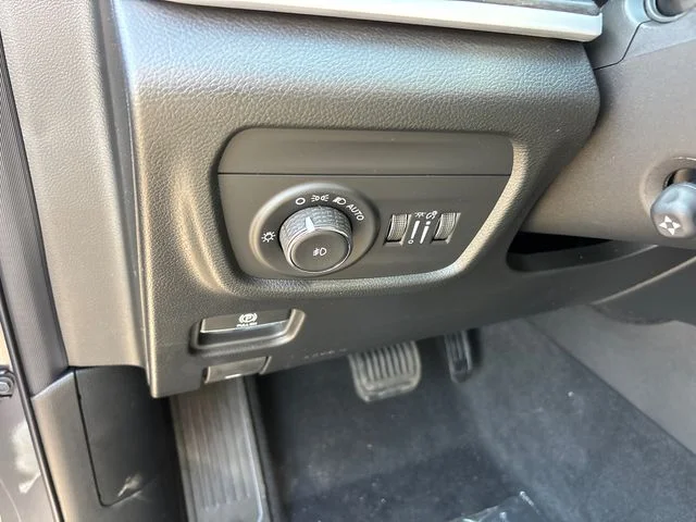 New 2026 Baltic Gray Metallic Clearcoat Jeep Limited image 17