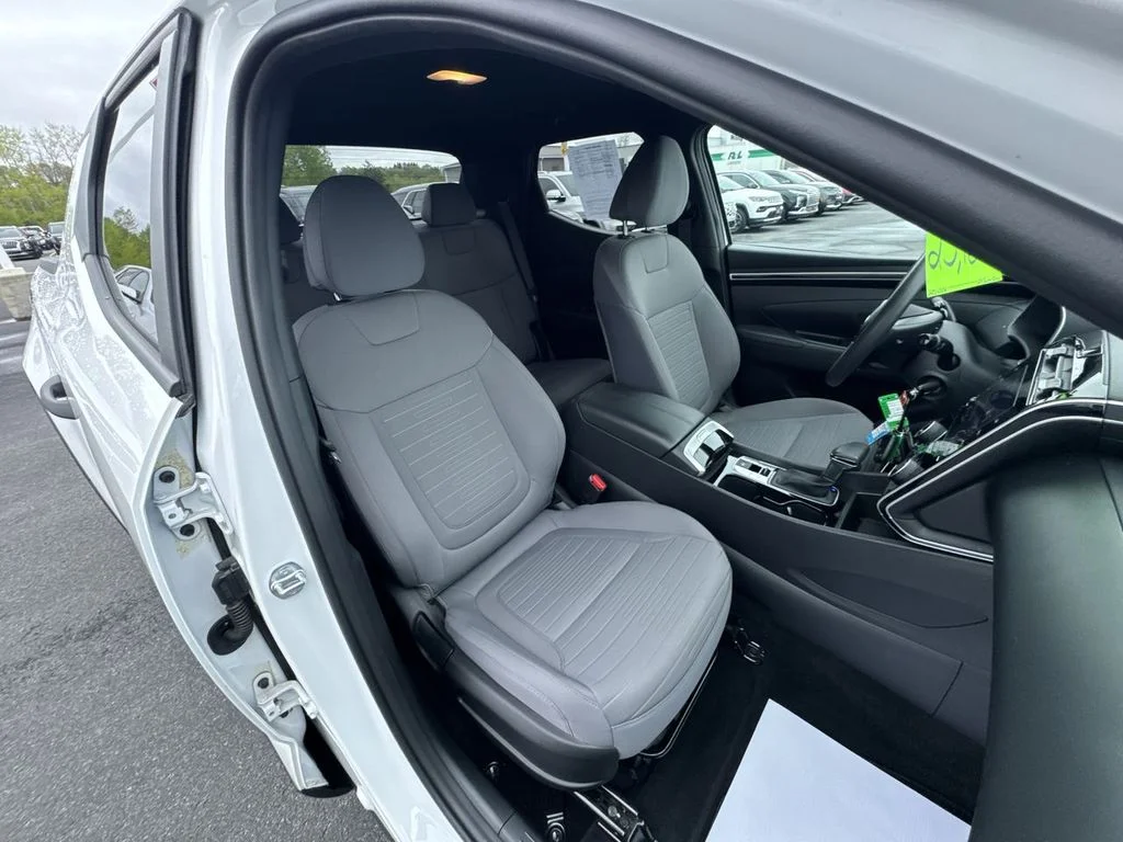 Used 2024 White Hyundai SE image 30