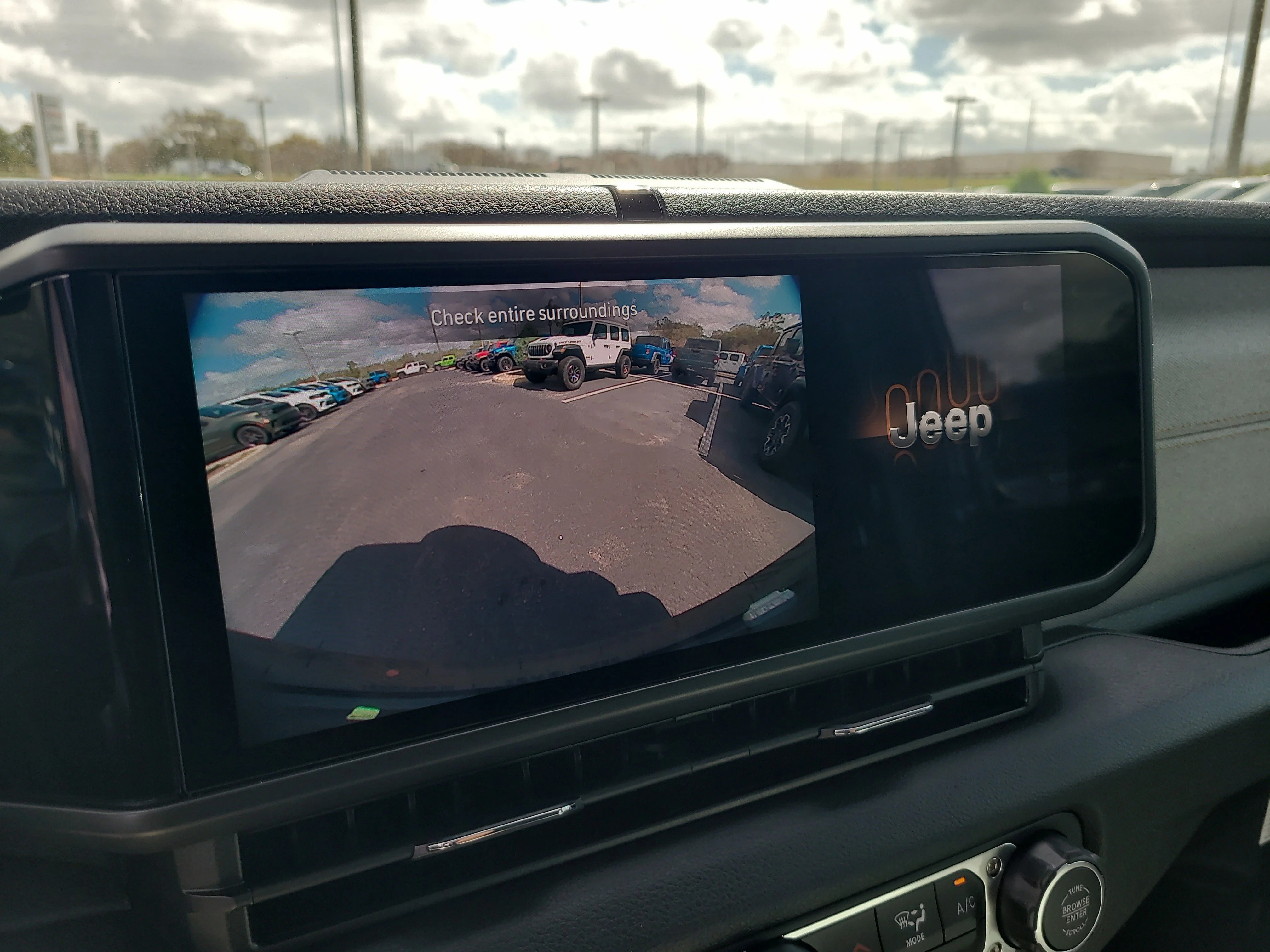 New 2026 Reign Jeep Sport image 17