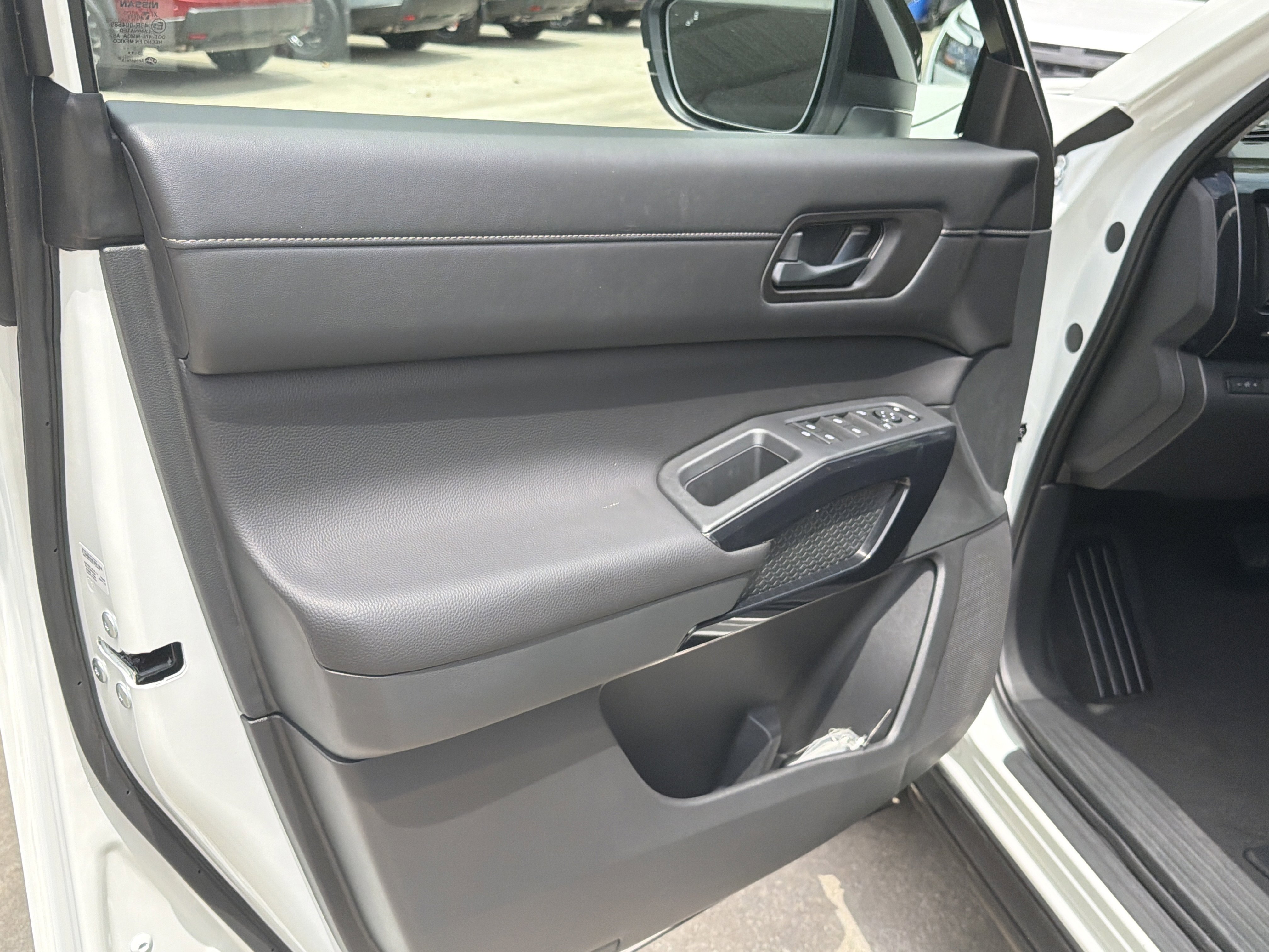 2026 Nissan Pathfinder S - Photo 11