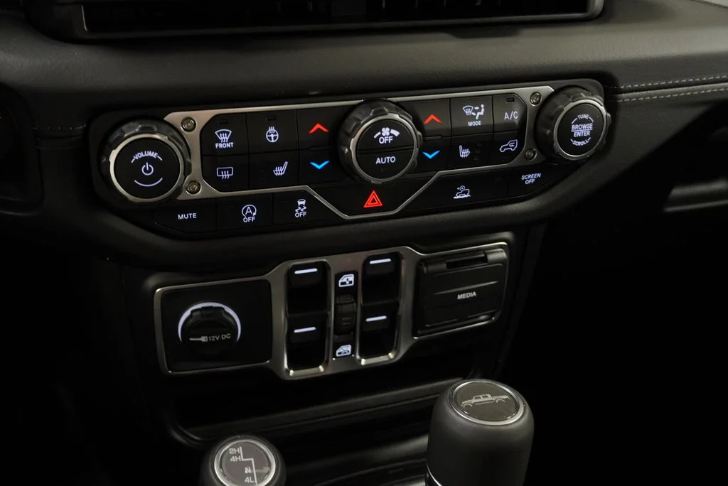 New 2026 Black Clear-Coat Exterior Paint Jeep Sahara image 24