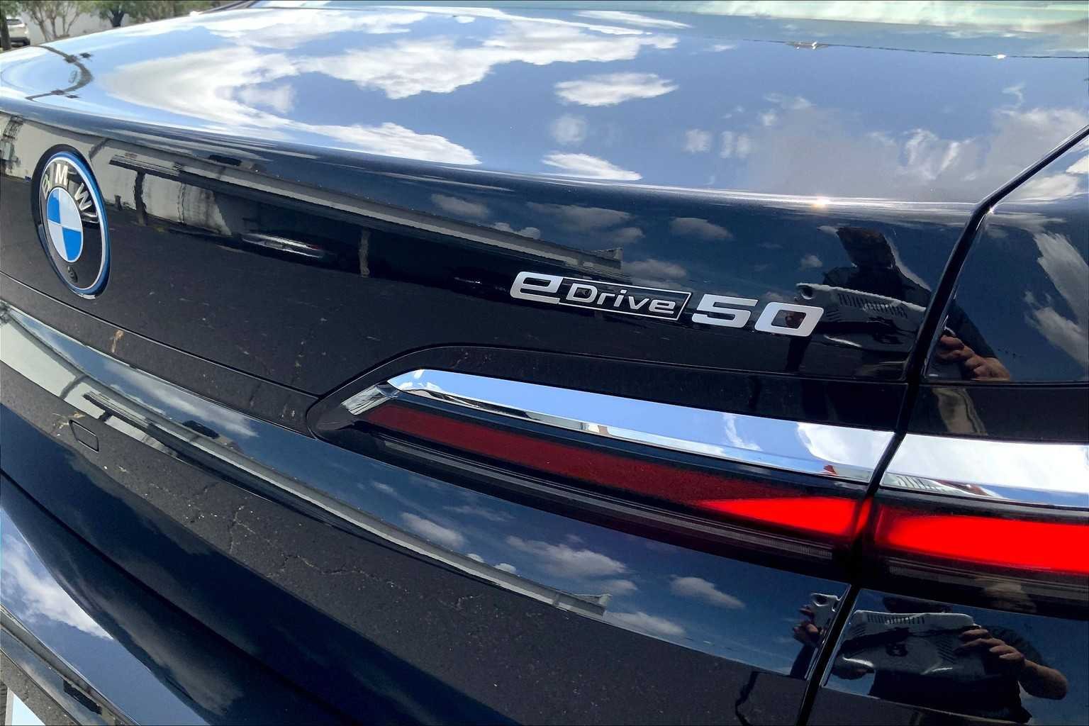 2025 BMW i7 50 - Photo 16