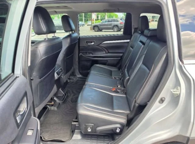 Used 2019 Celestial Silver Metallic Toyota XLE image 5