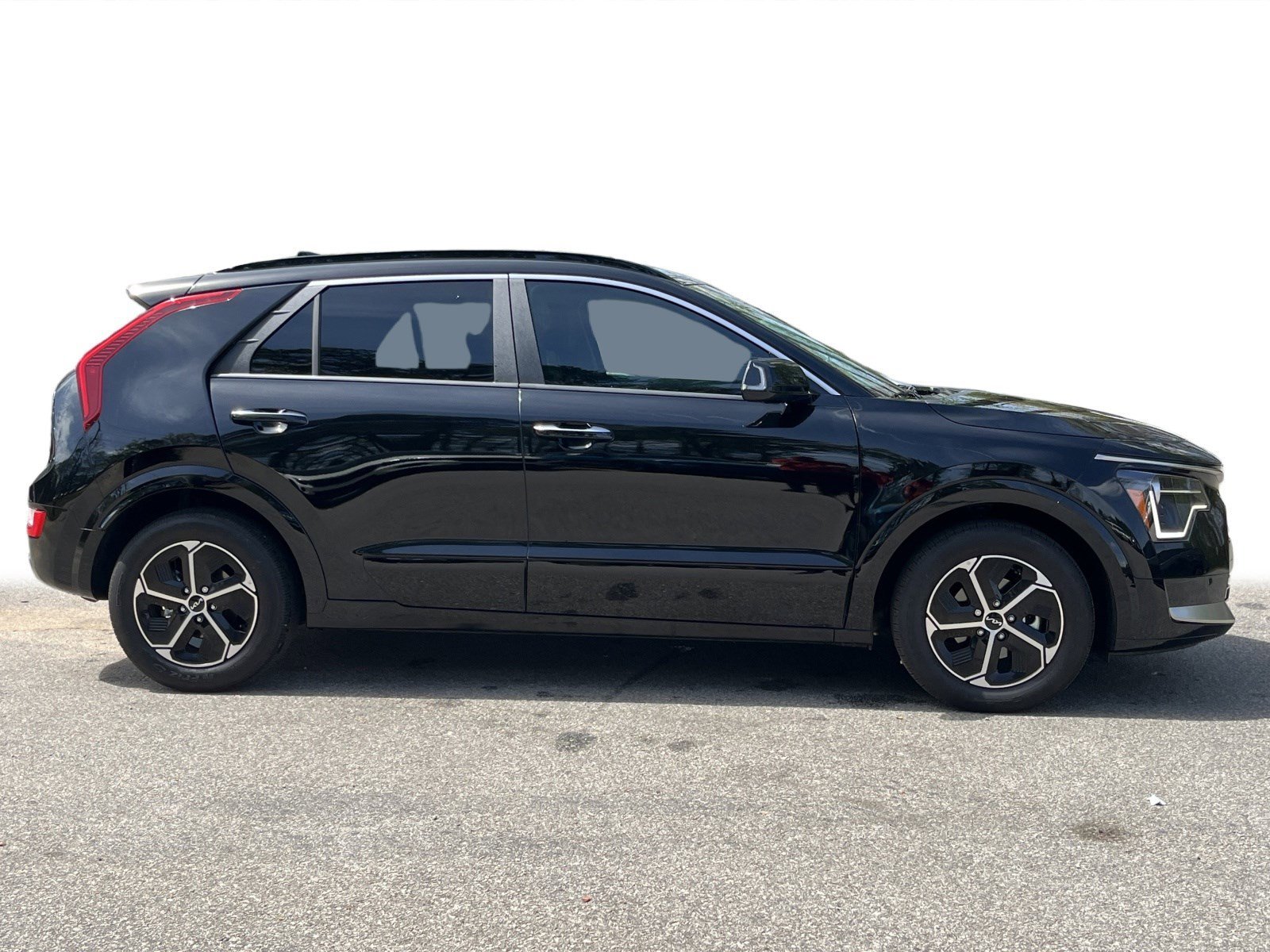 Used 2025 Aurora Black Pearl Kia SX image 29