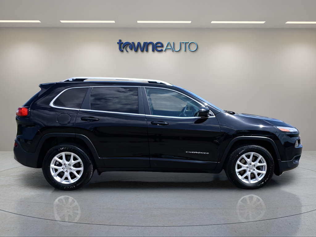 Used 2017 Black Jeep Latitude image 6