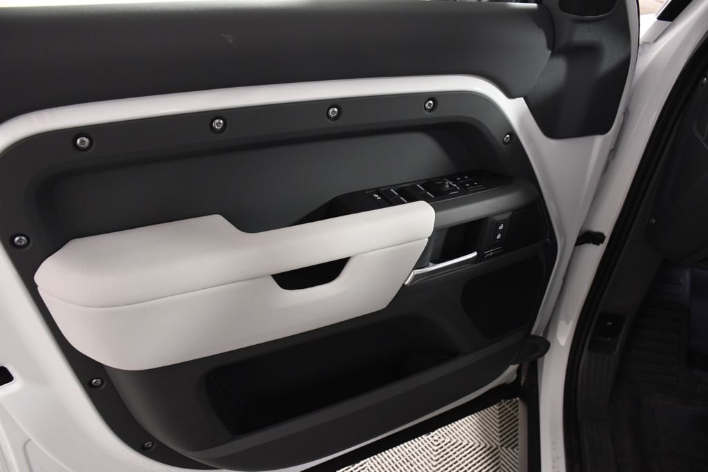 2026 Land Rover Defender S - Photo 14
