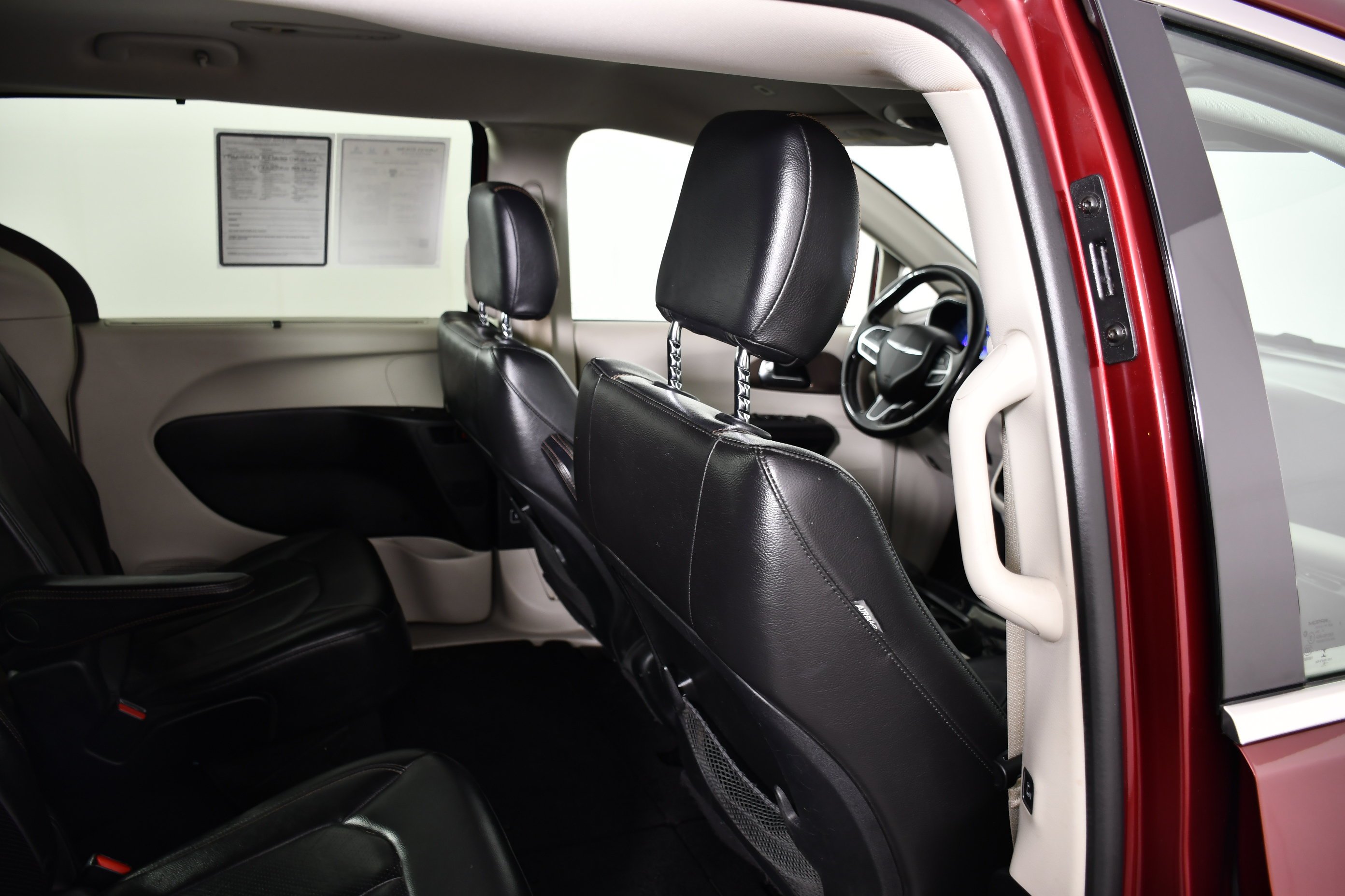 Used 2019 Velvet Red Pearlcoat Chrysler Touring L image 41