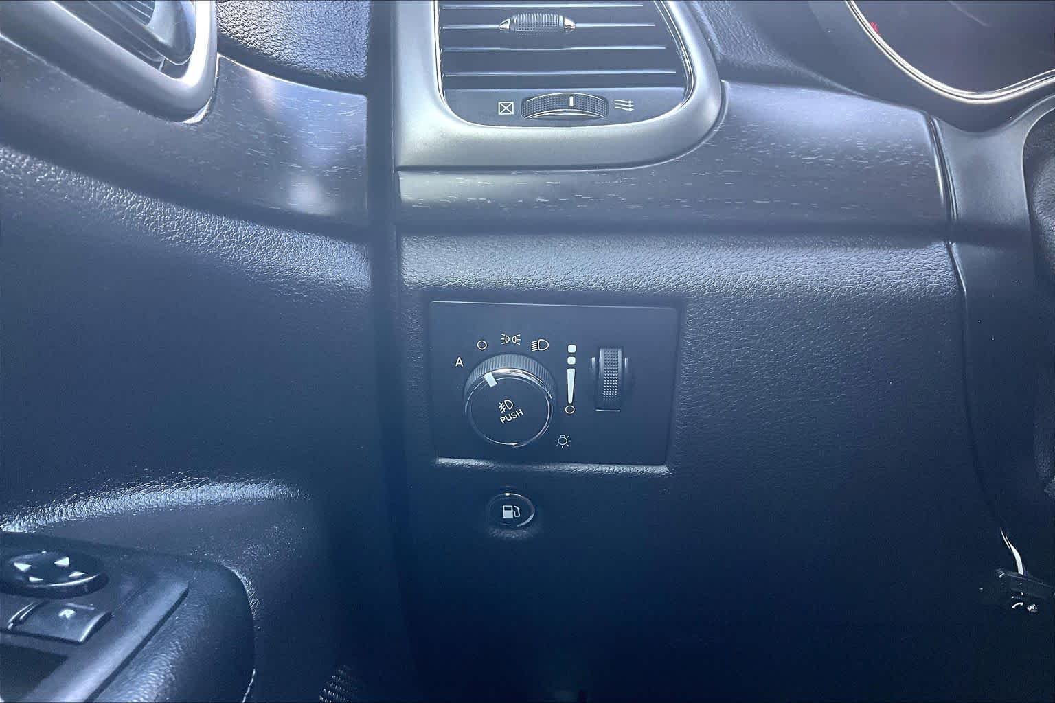 Used 2018 Rhino Clear Coat Jeep Altitude image 36