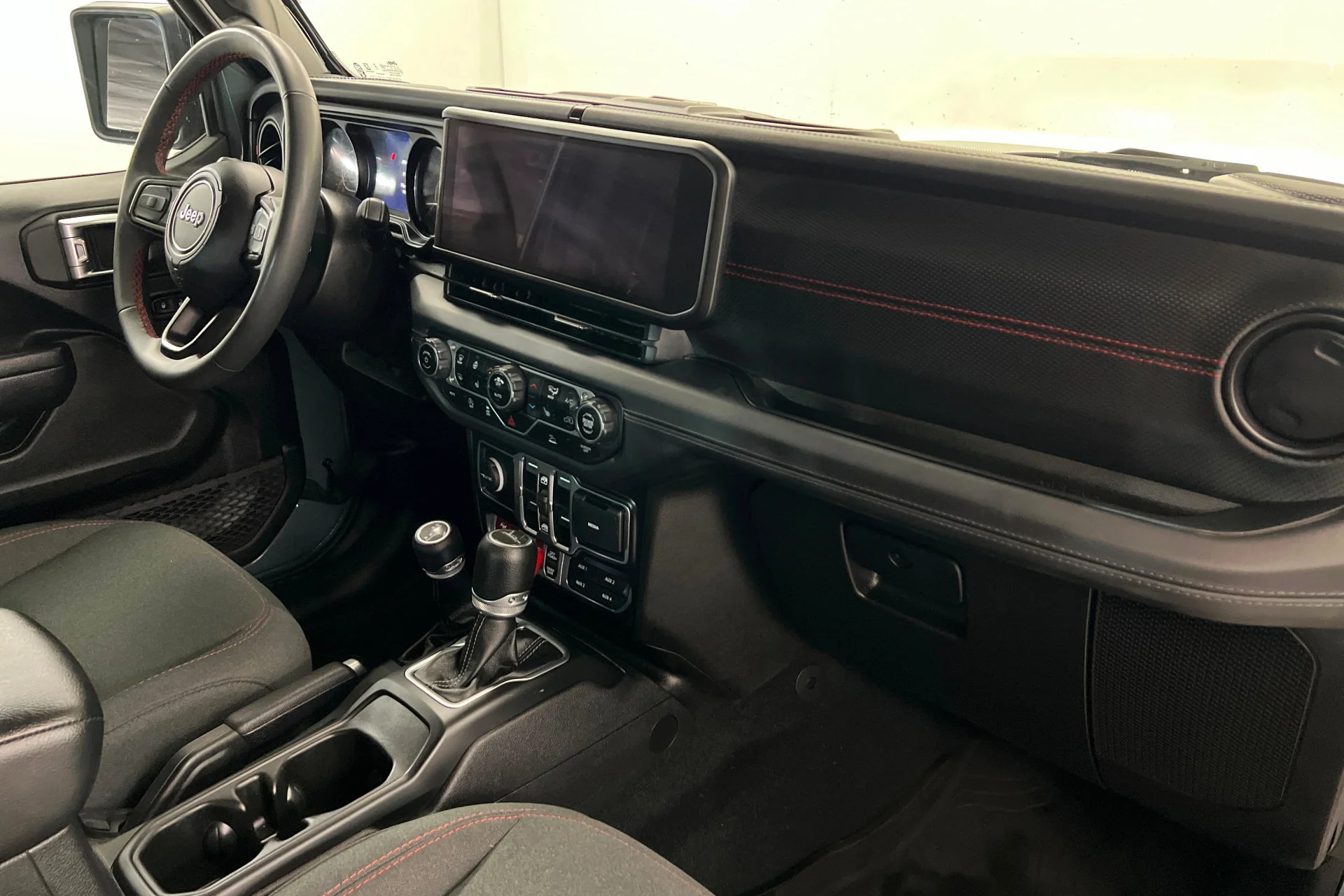 Used 2024 Anvil Clear Coat Jeep Rubicon image 22