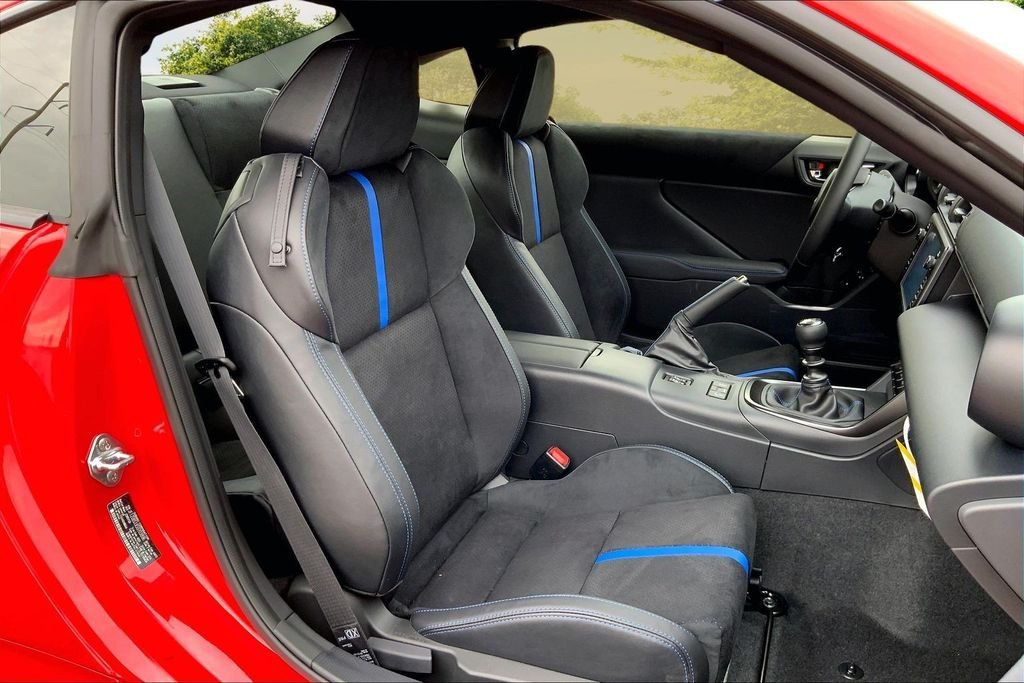 2025 Subaru BRZ tS - Photo 10