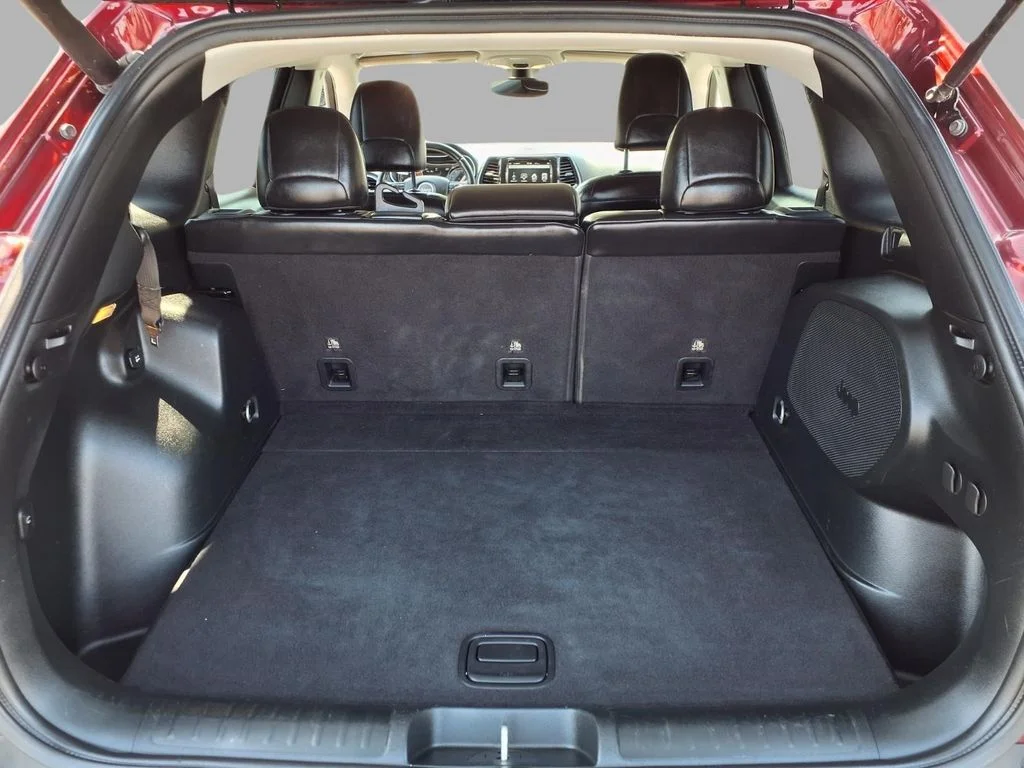 Used 2019 Red Jeep Limited image 26