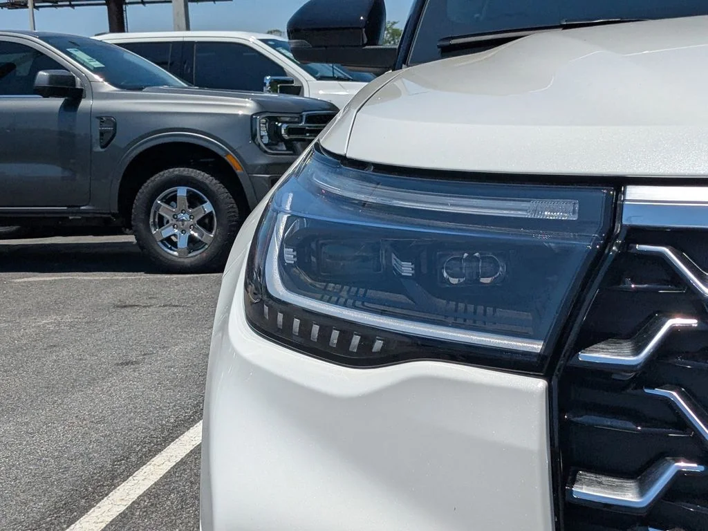 New 2026 Star White Metallic Tri-Coat Ford Platinum image 10