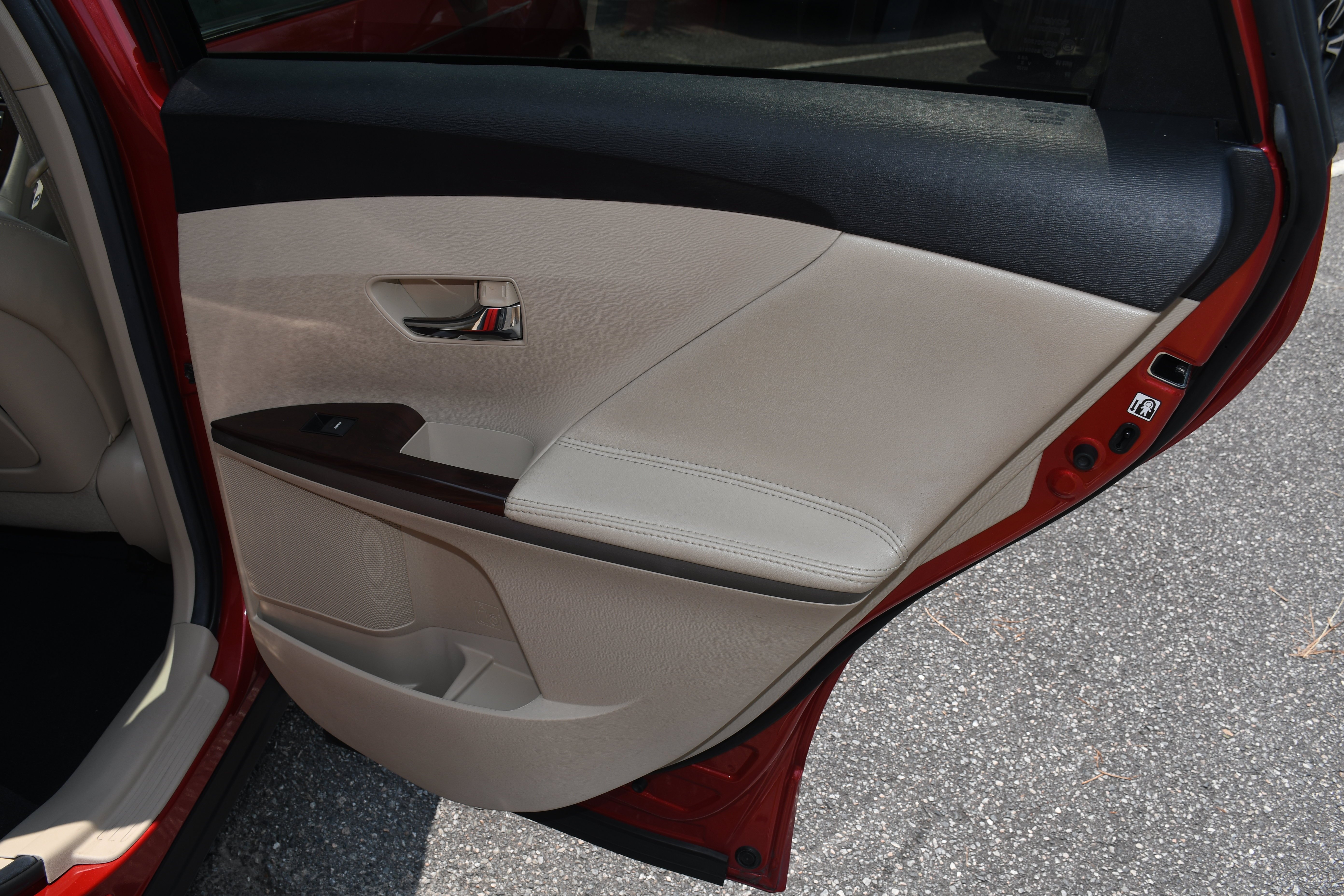 Used 2014 Red Toyota XLE image 20