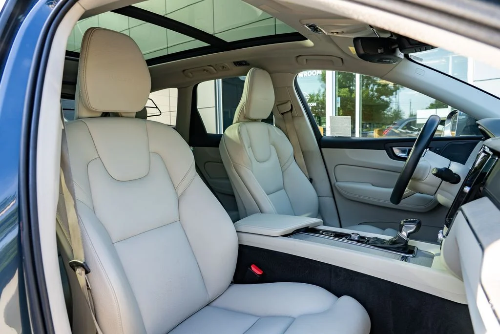 Used 2019 Blue Volvo T6 Inscription image 28