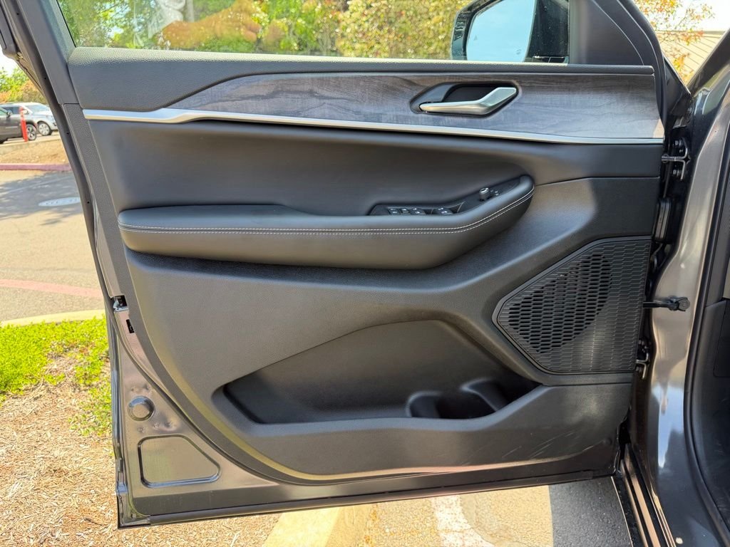 New 2026 Baltic Gray Metallic Clearcoat Jeep Altitude image 11