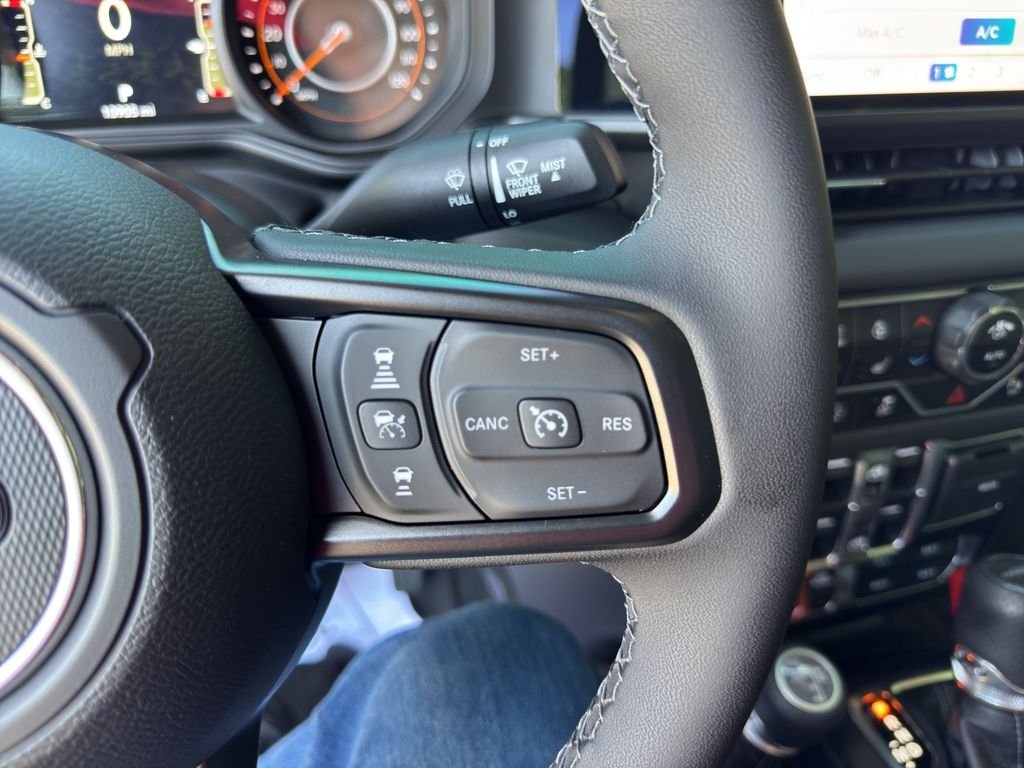 Used 2025 Green Jeep Mojave X image 29