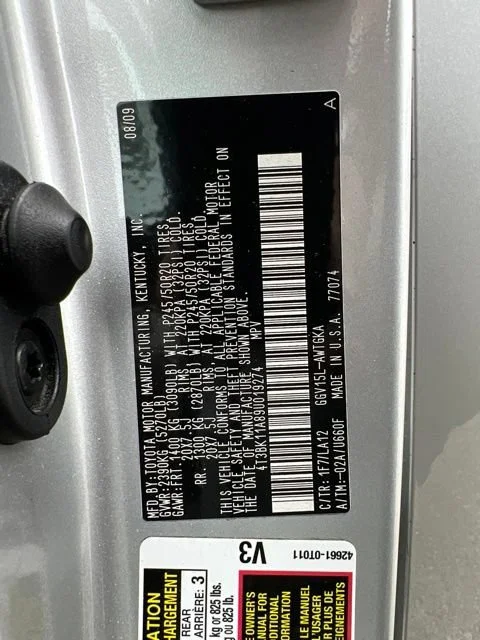 Used 2009 Classic Silver Metallic Toyota Base image 11