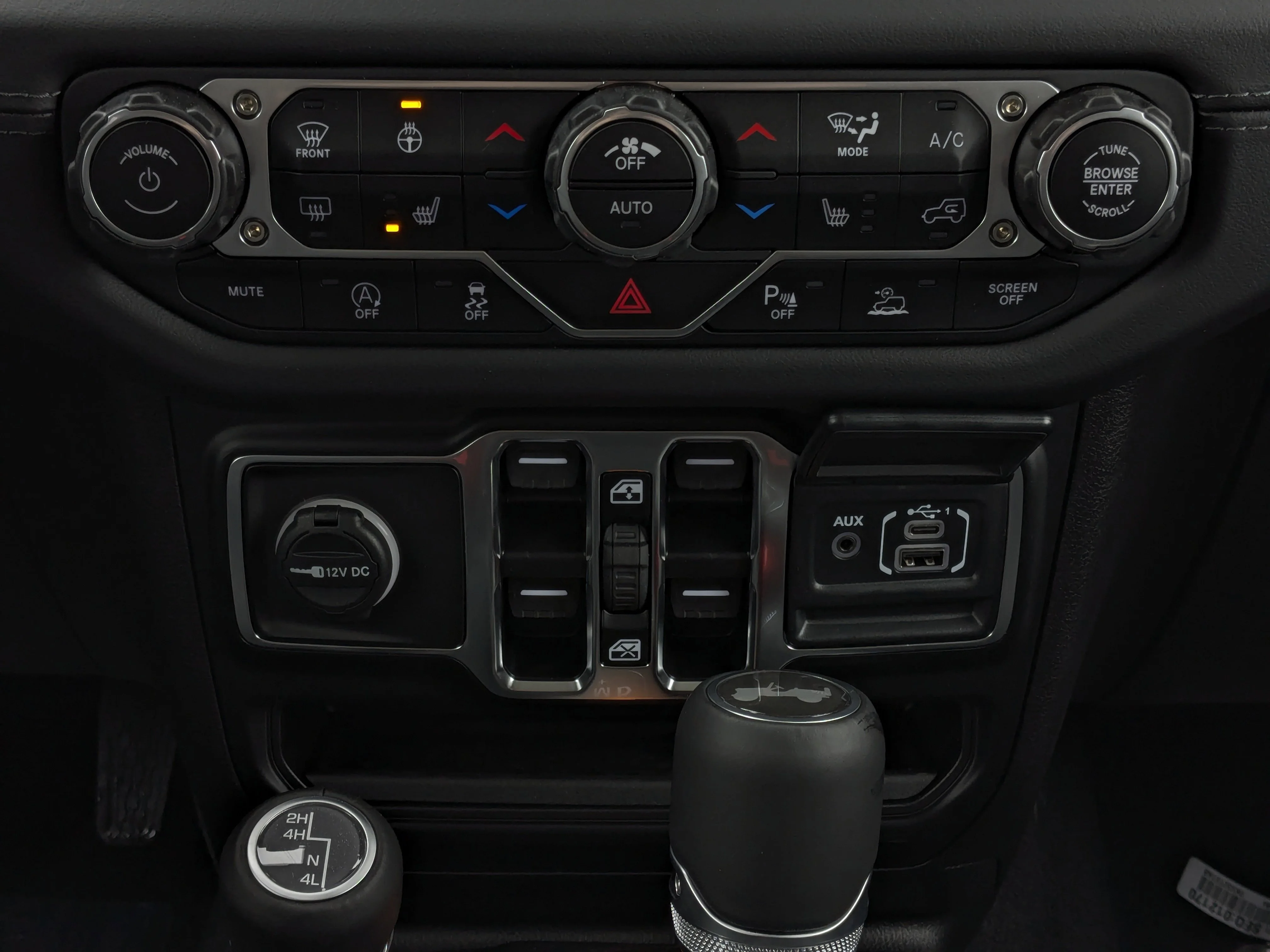 New 2025 White Jeep Sahara - - McKinley Leather Seats - Technology Grp - Safety Grp - Alpine Prem Audio & Tons More! image 21