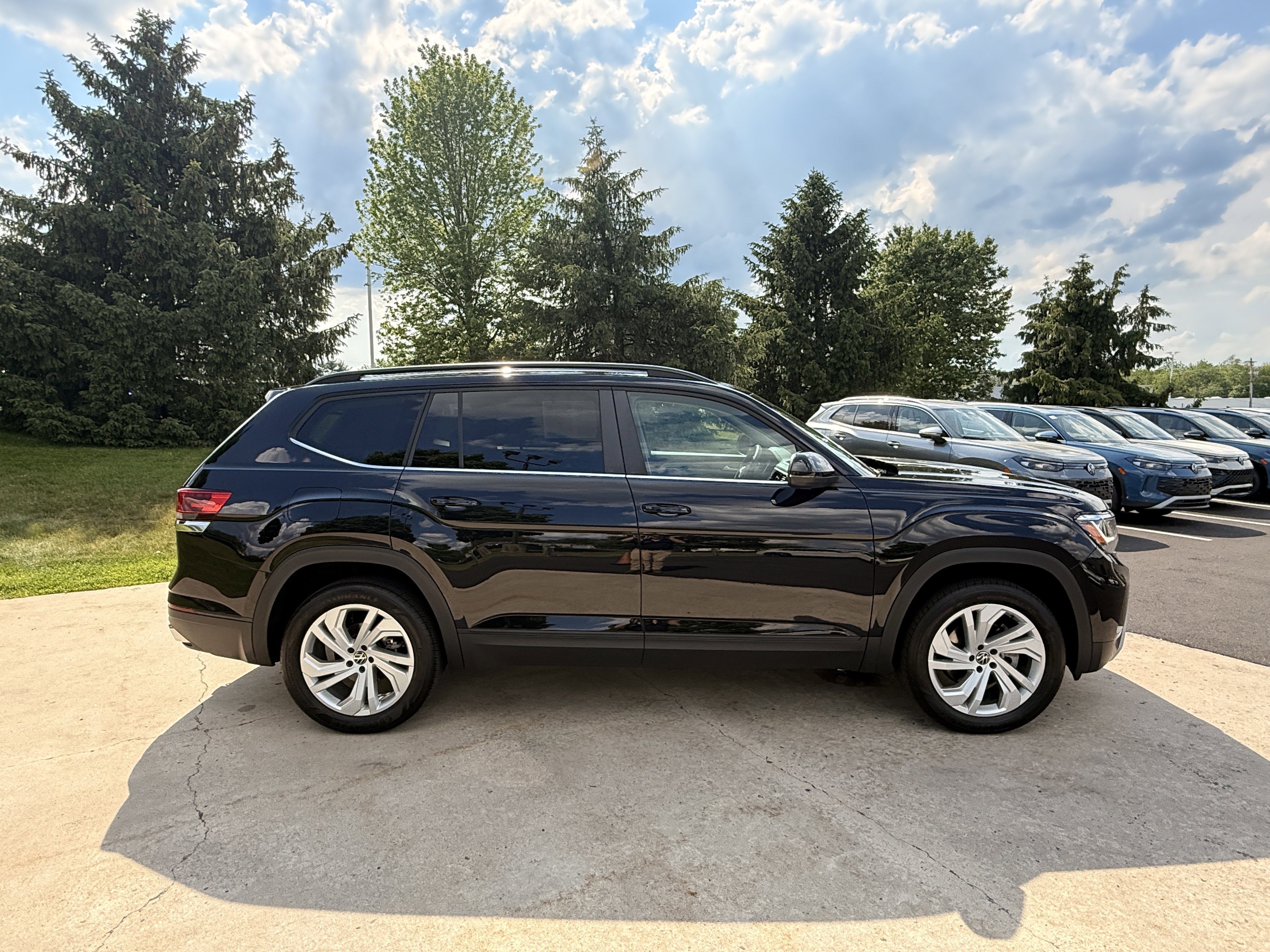 Used 2023  Volkswagen 3.6L V6 SE w/Technology image 19