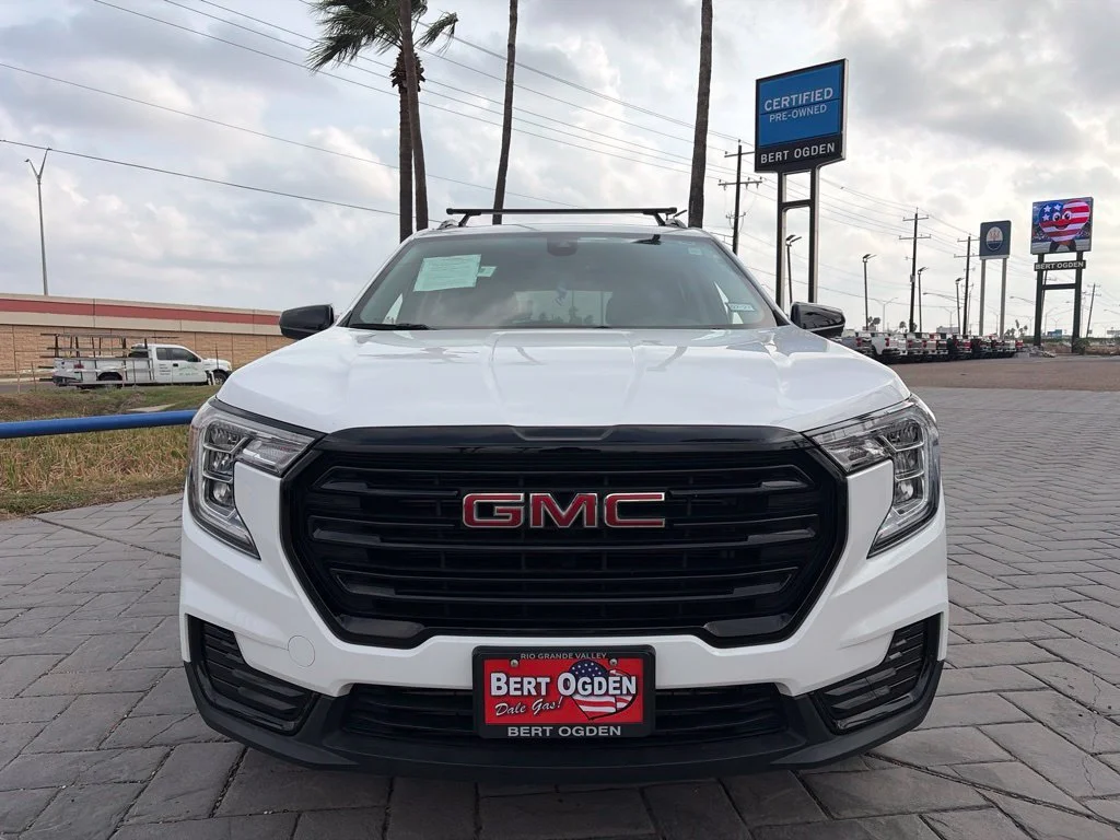 Used 2023 SUMMIT WHITE GMC SLE image 2