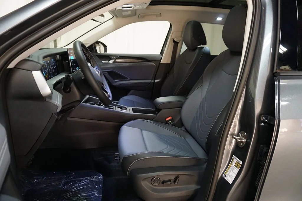 New 2026 Platinum Gray Volkswagen 2.0T SE image 10