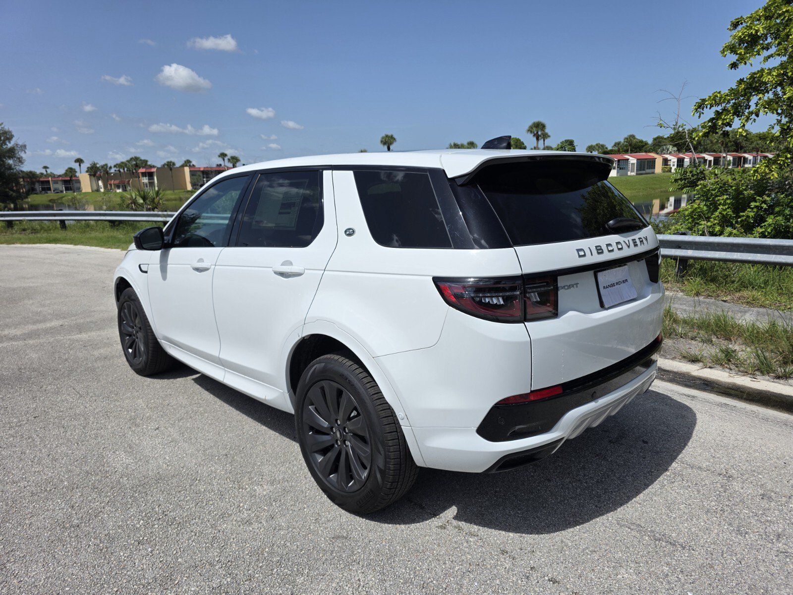New 2025 Fuji White Land Rover P250 S image 2