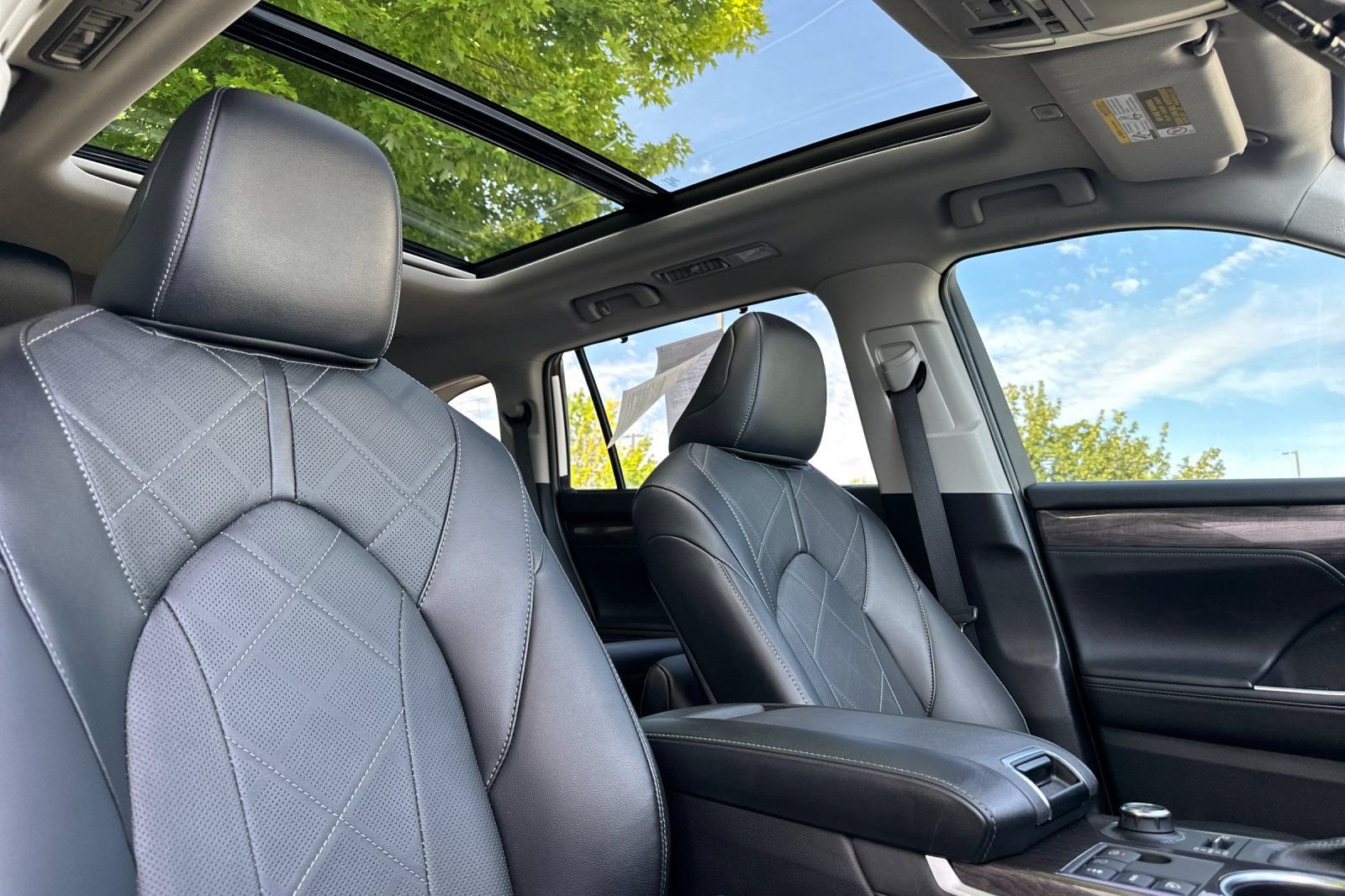 Used 2024  Toyota Platinum image 18