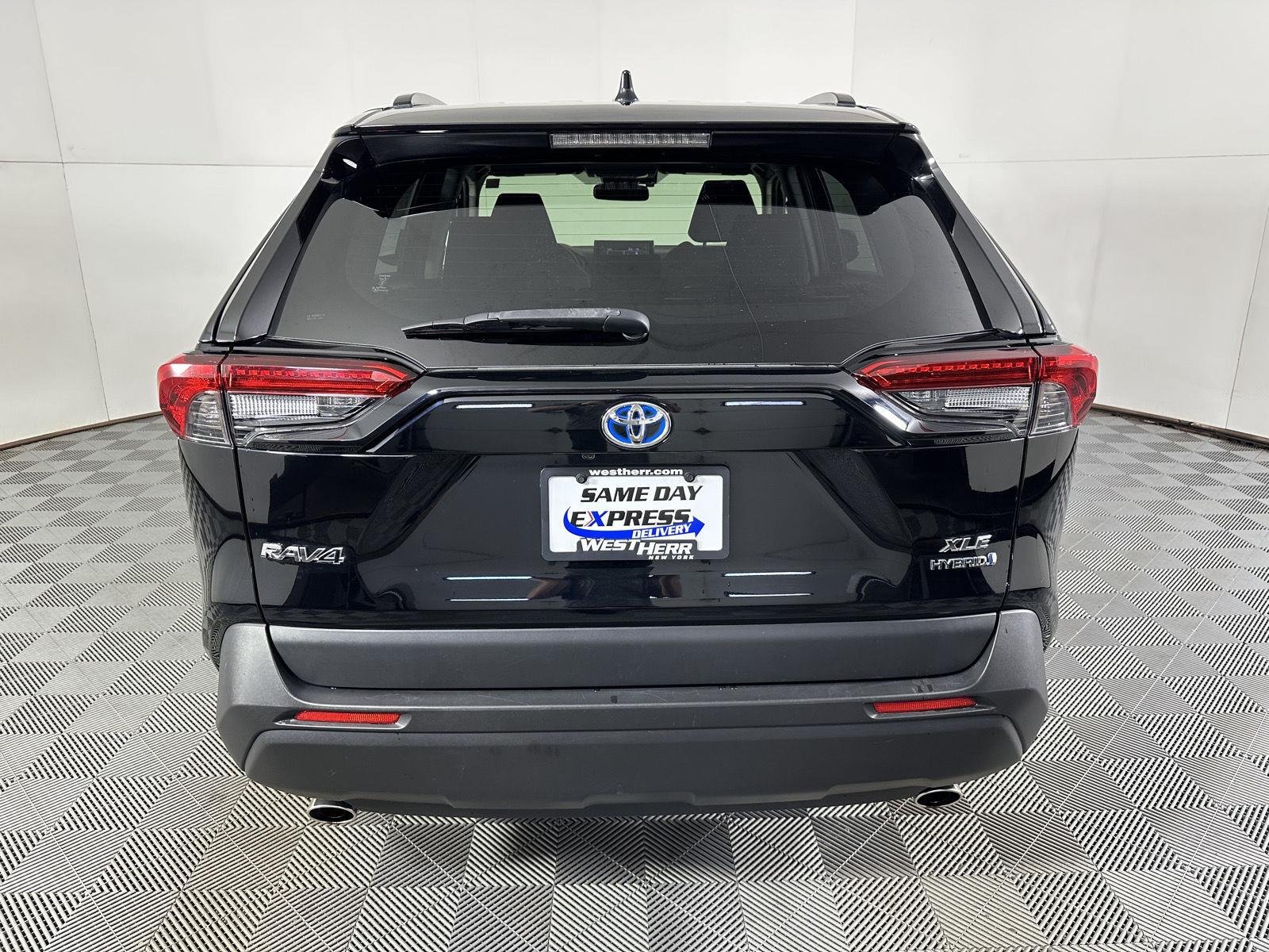 Certified Used 2022 Midnight Black Metallic Toyota XLE image 18