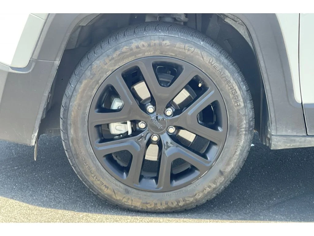 Used 2017 Alpine White Jeep Altitude image 10