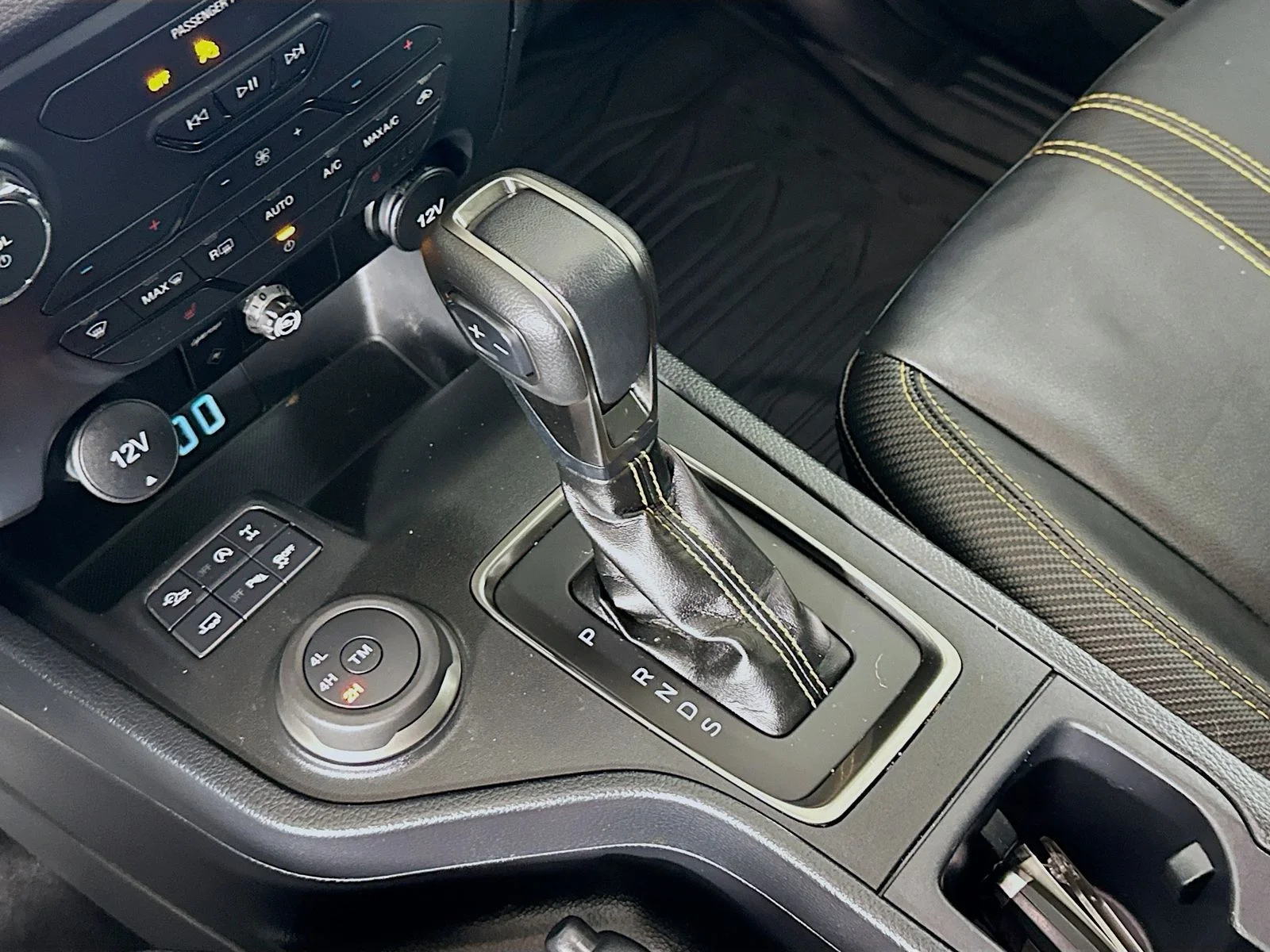 Used 2022 Orange Ford Lariat image 17