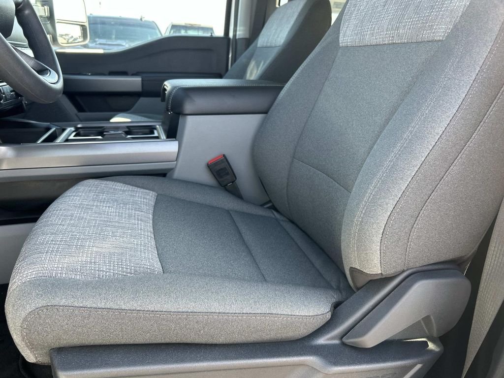 New 2027 Oxford White Ford F-250® XLT image 17
