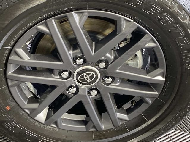 Used 2024 White Toyota SR5 image 27