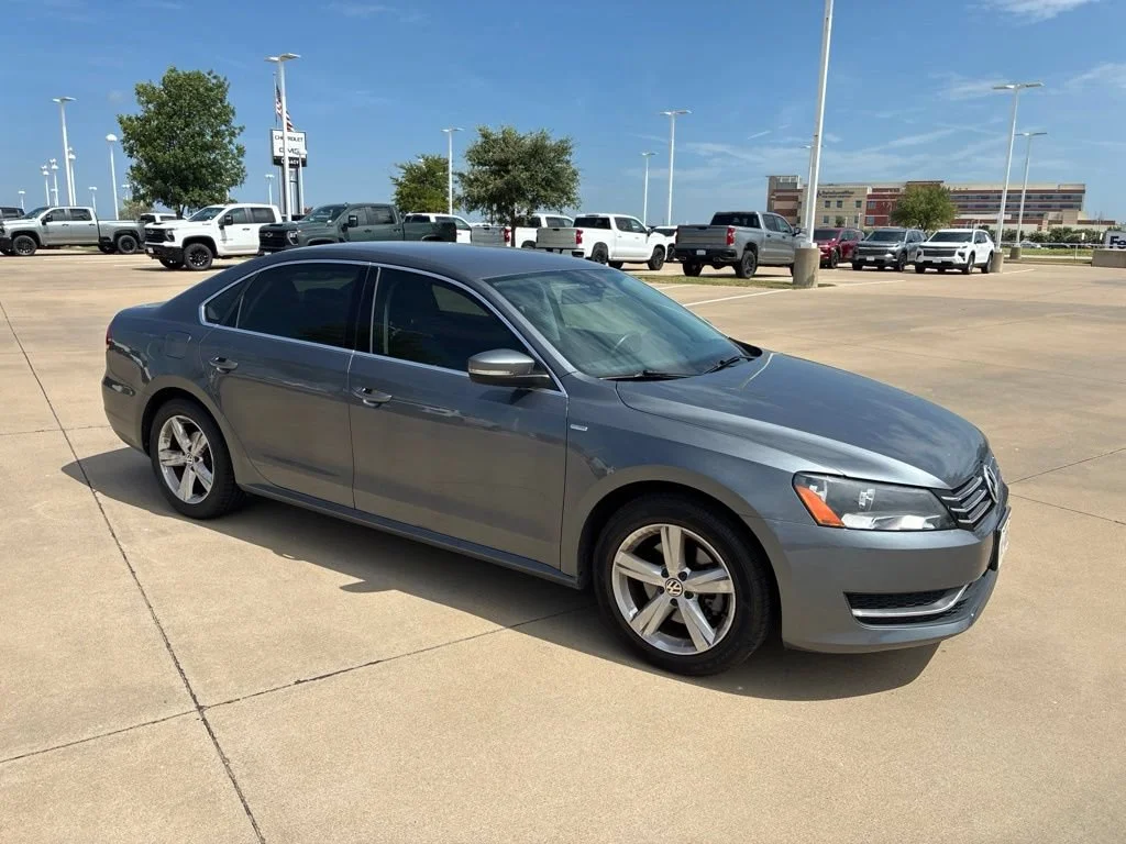 Used 2014 Gray Volkswagen 1.8T Wolfsburg Edition image 5