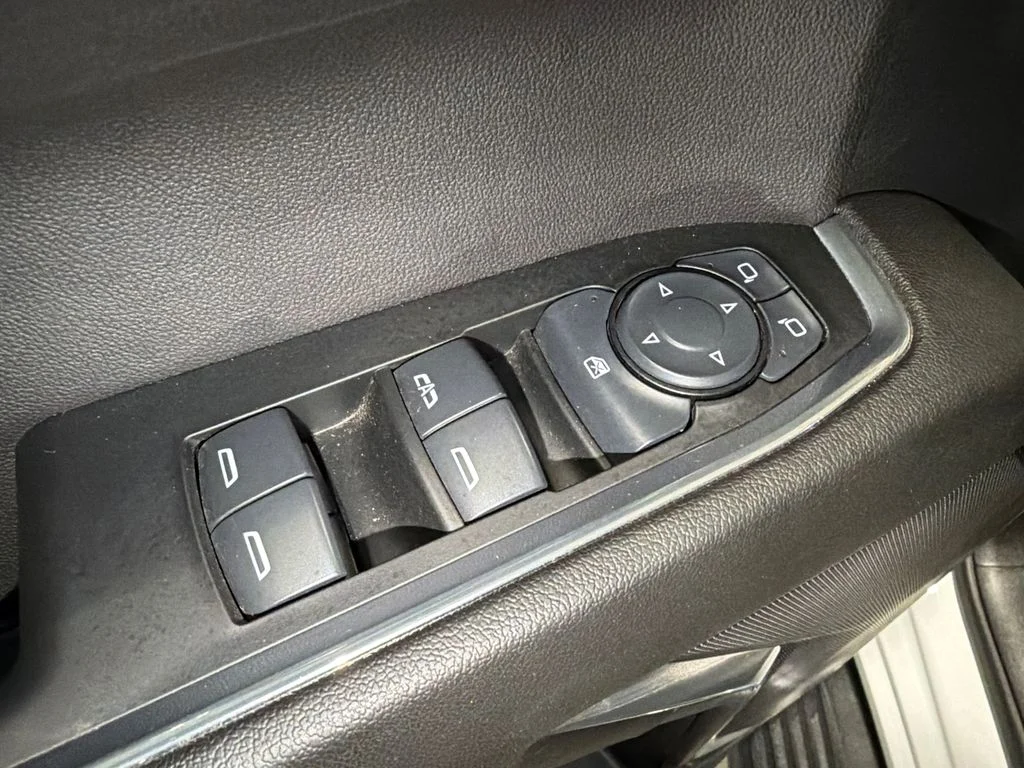 Used 2025 Summit White Chevrolet LT image 19