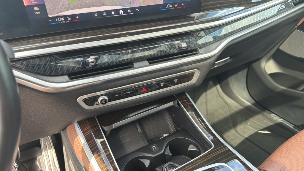 Used 2024 Alpine White BMW sDrive40i image 33
