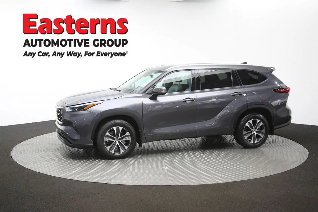 Used 2022 Gray Toyota XLE image 60