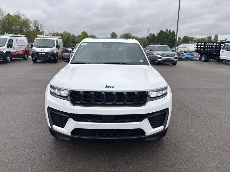 New 2026 Bright White Clear-Coat Exterior Paint Jeep Altitude image 8
