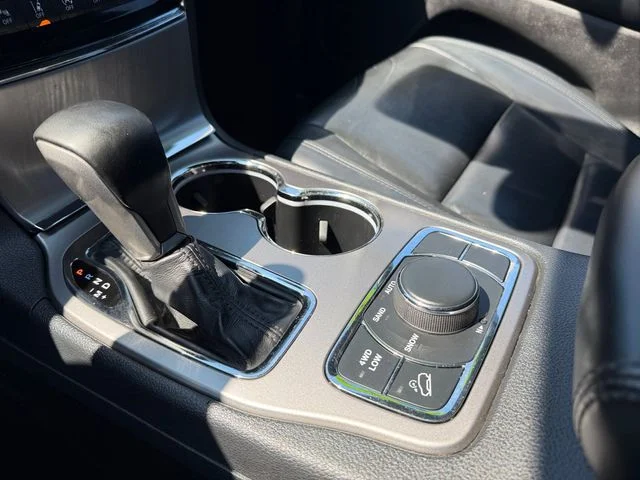 Used 2020 Silver Jeep Limited image 24