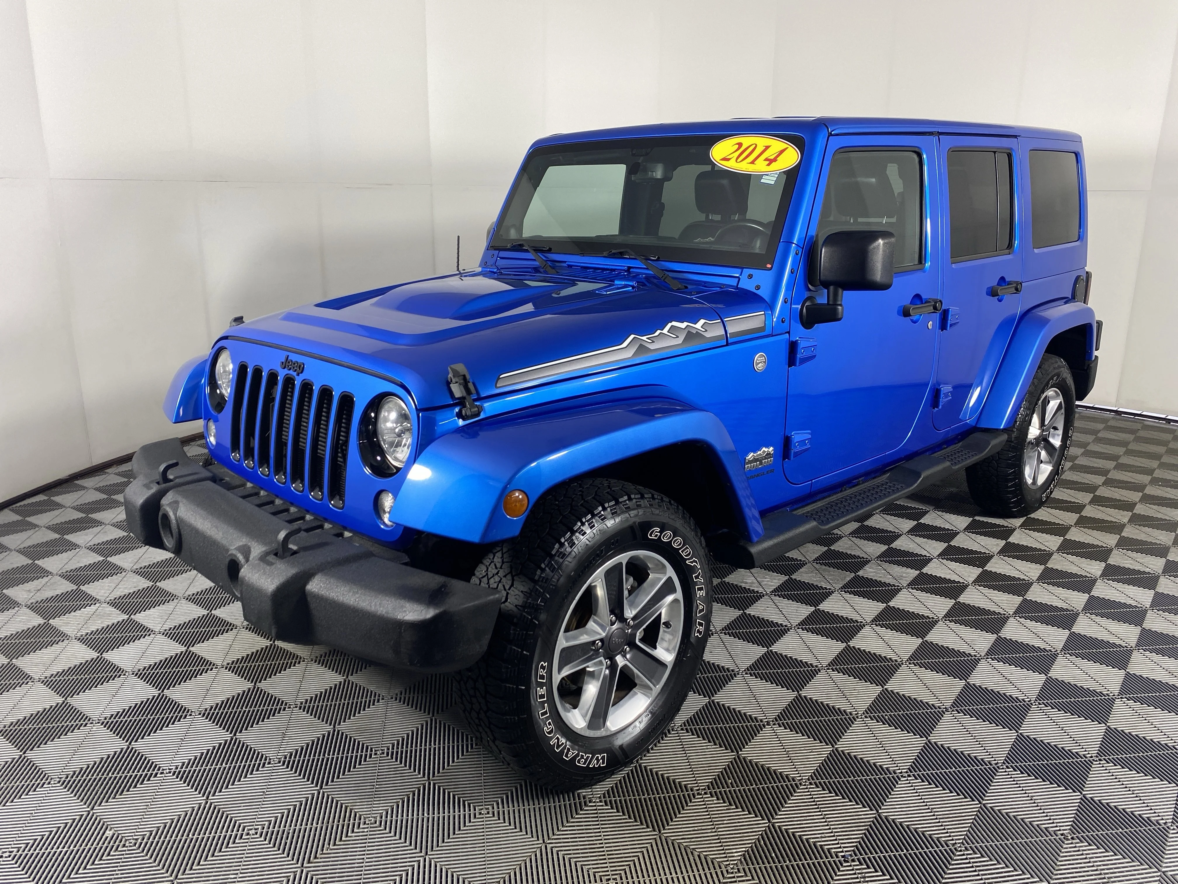 Used 2014 Hydro Blue Pearl Coat Jeep Polar Edition image 10