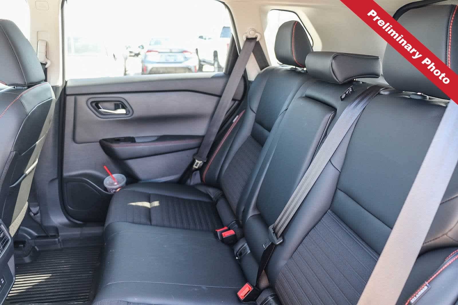 Used 2026 Everest White Pearl Tricoat Nissan Rock Creek image 13