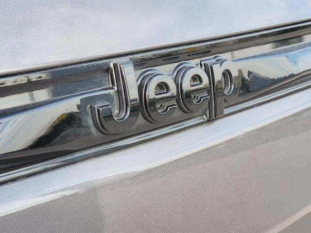 Used 2025 Baltic Gray MET Jeep Laredo 4x2 image 12