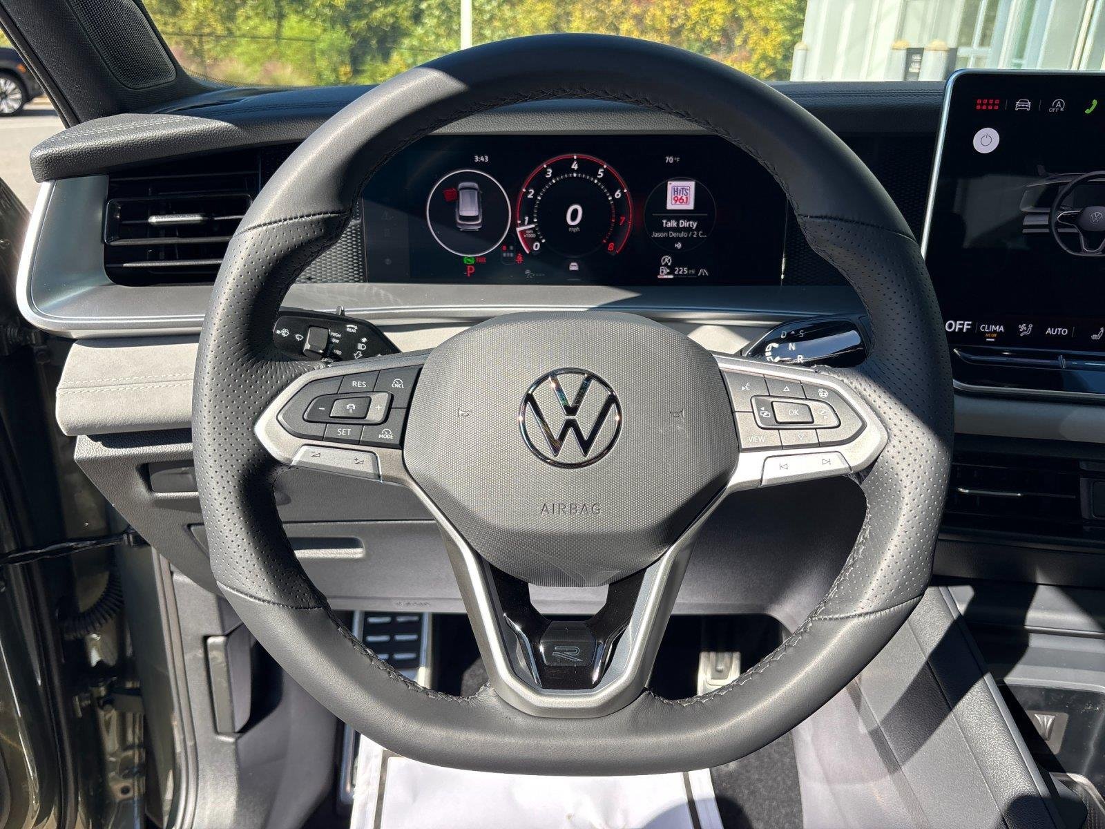 New 2027  Volkswagen SE R-Line Black image 18
