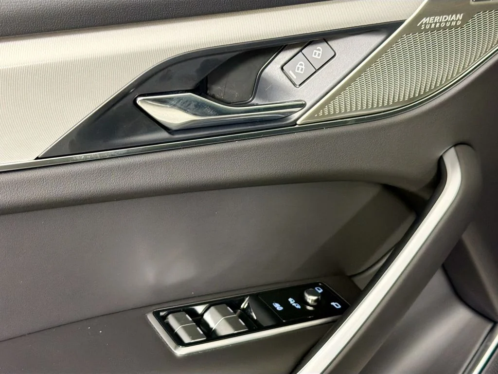 New 2026 Santorini Black Metallic Jaguar P400 R-Dynamic S image 18