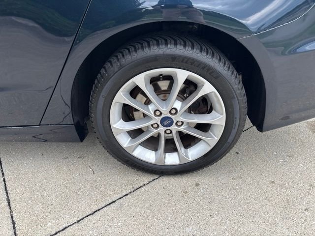 Used 2020 Black Ford SE image 10
