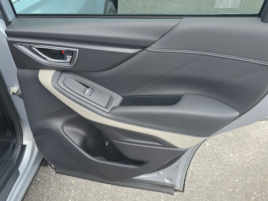 Used 2023 Ice Silver Metallic Subaru Limited image 23