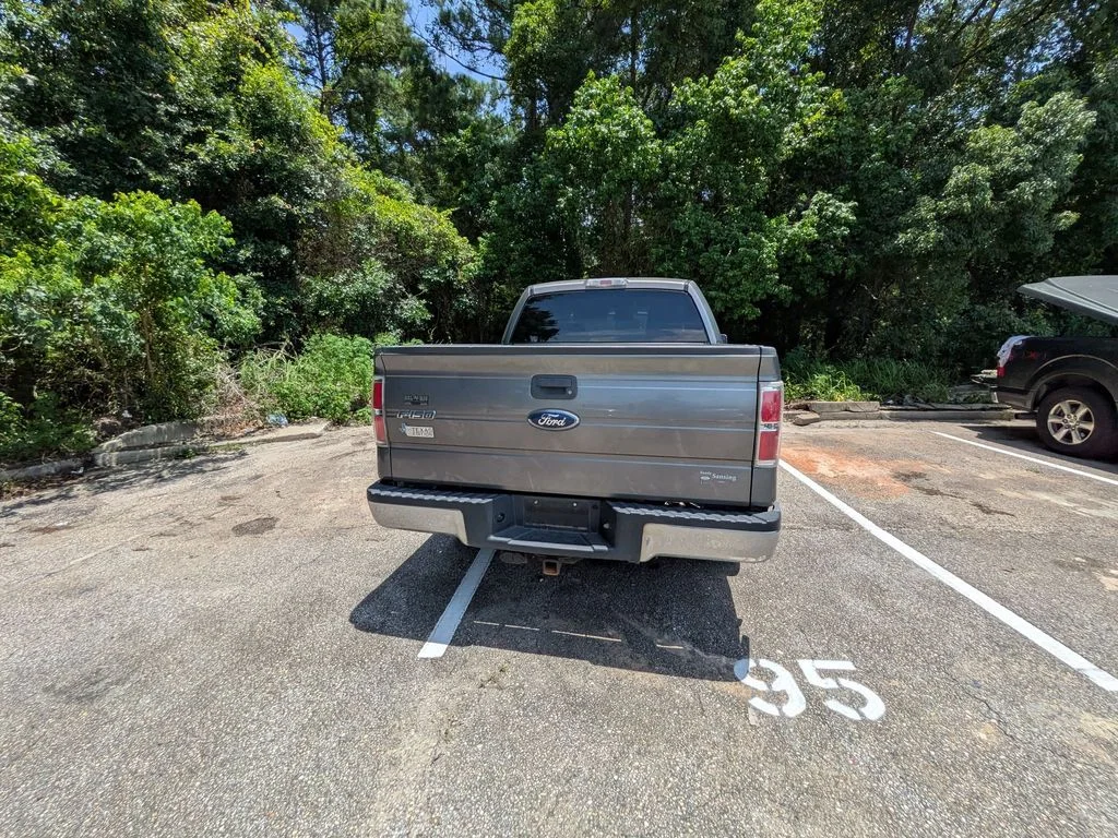 Used 2010 Gray Ford XL image 3
