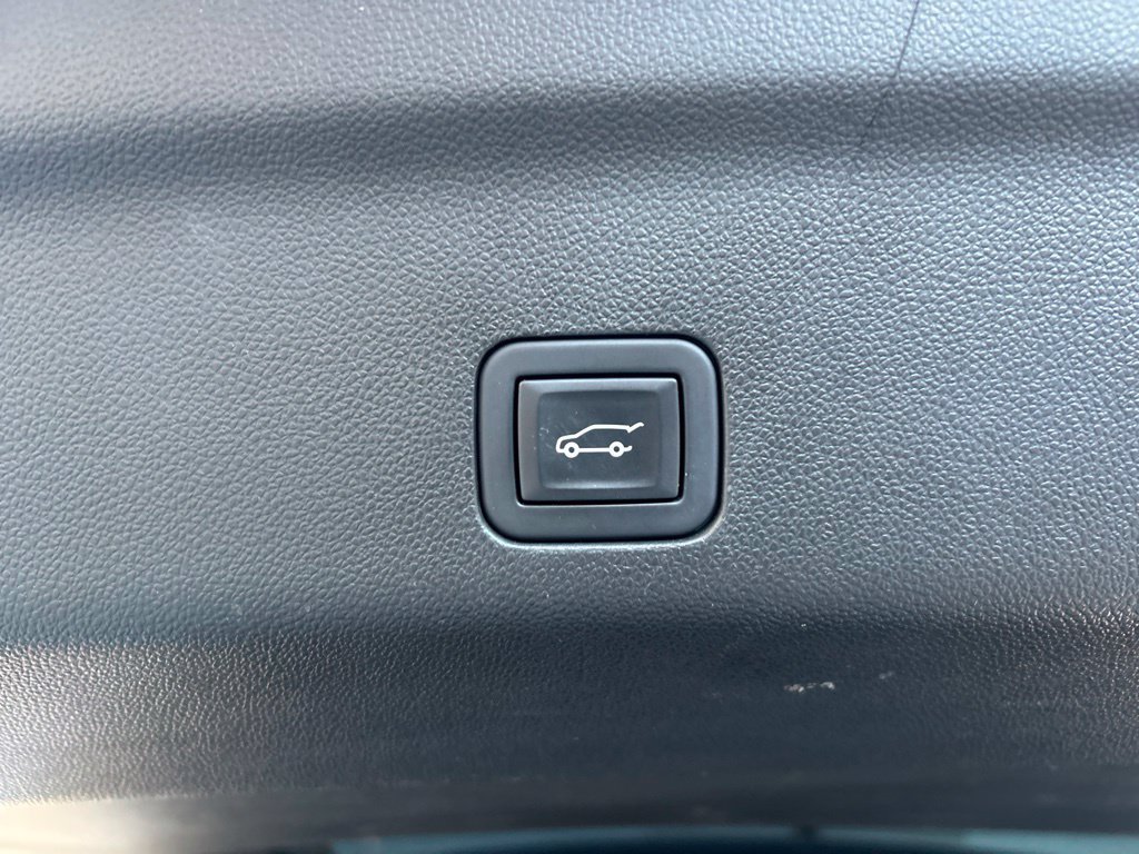 Used 2023 Silver GMC SLT image 28
