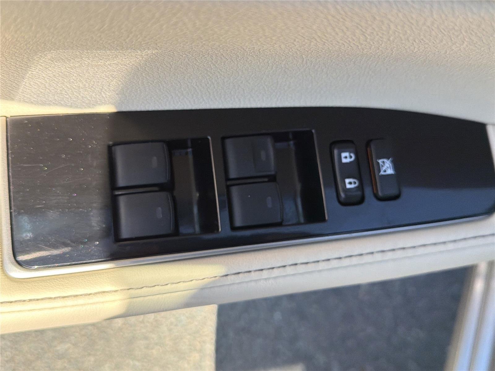 Used 2018  LEXUS  image 23