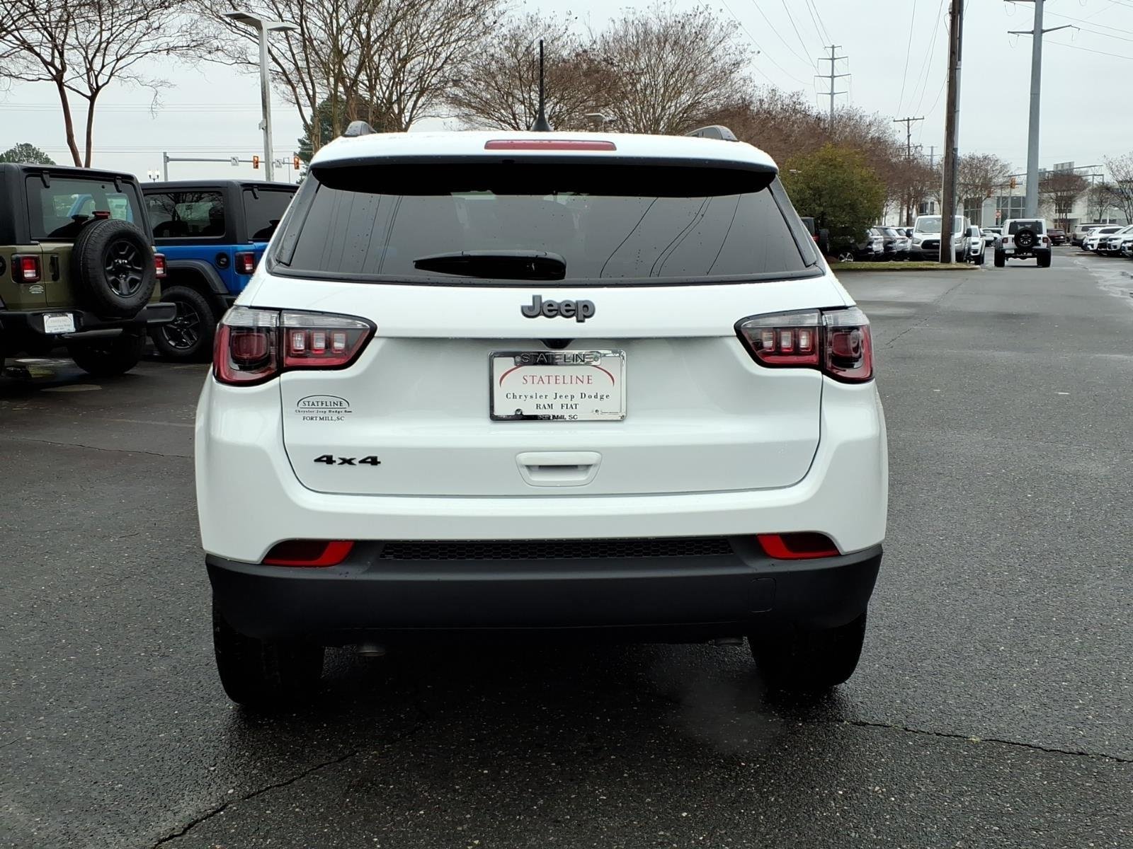 New 2026 Bright White Clearcoat Jeep Latitude Altitude image 16